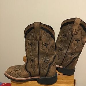 🔥Dan Post, children’s boots, size 12.5D, new cond. has jewel design, see pics.